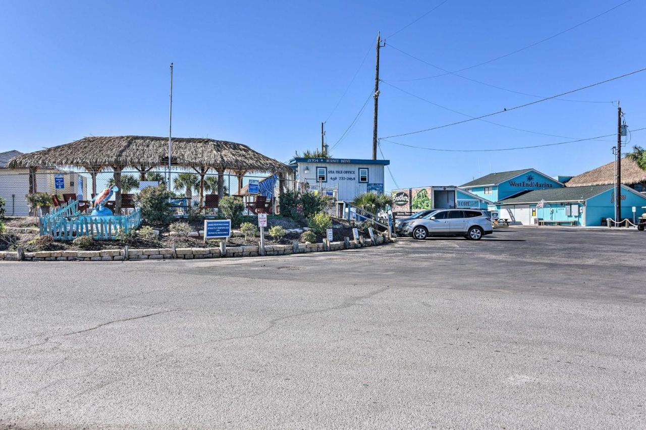 Oceanfront Galveston Home - Walk To Beach! Εξωτερικό φωτογραφία