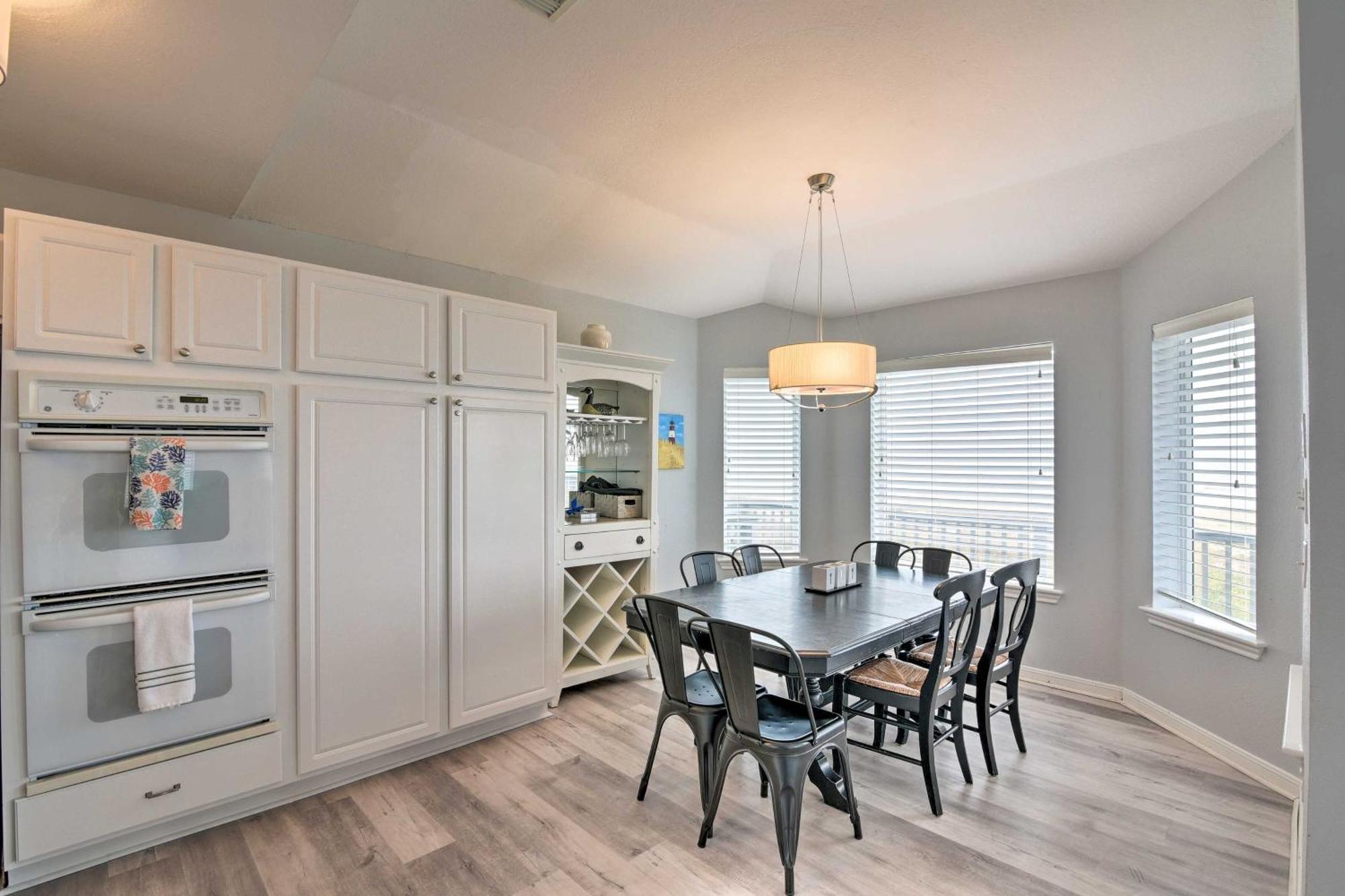 Oceanfront Galveston Home - Walk To Beach! Εξωτερικό φωτογραφία