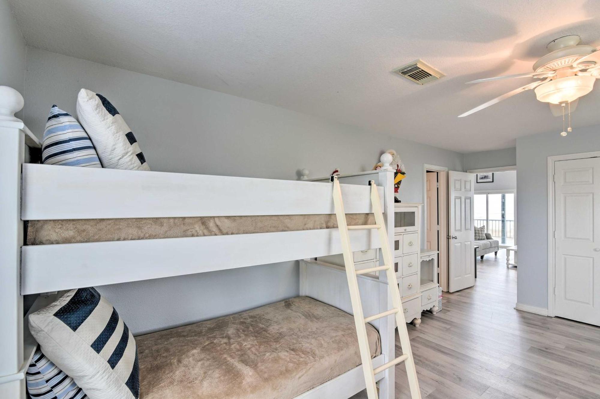 Oceanfront Galveston Home - Walk To Beach! Εξωτερικό φωτογραφία
