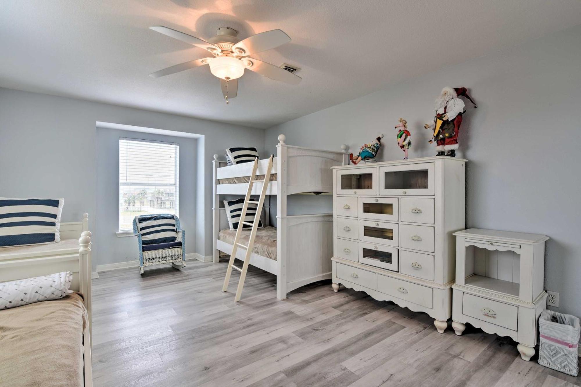 Oceanfront Galveston Home - Walk To Beach! Εξωτερικό φωτογραφία