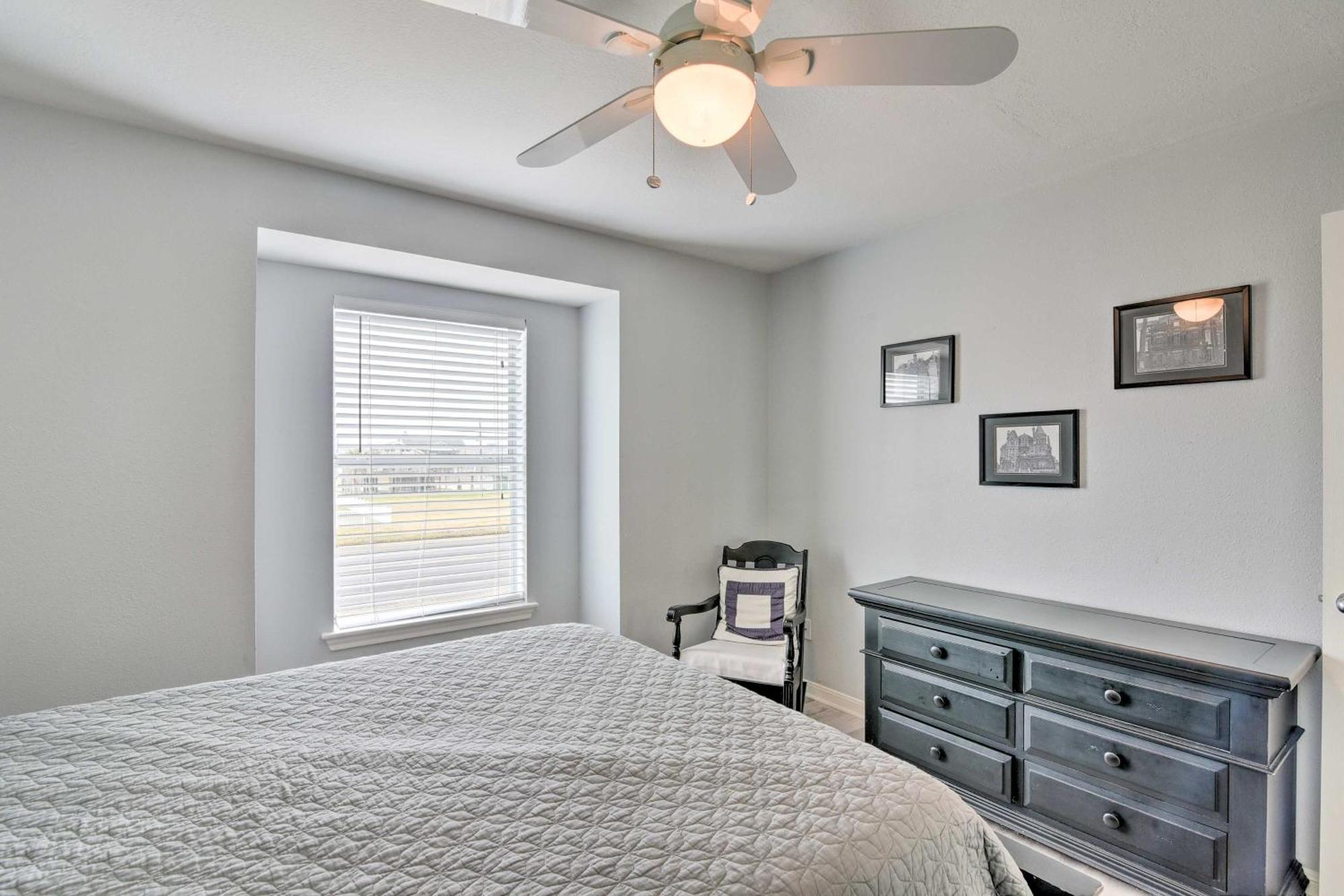 Oceanfront Galveston Home - Walk To Beach! Εξωτερικό φωτογραφία