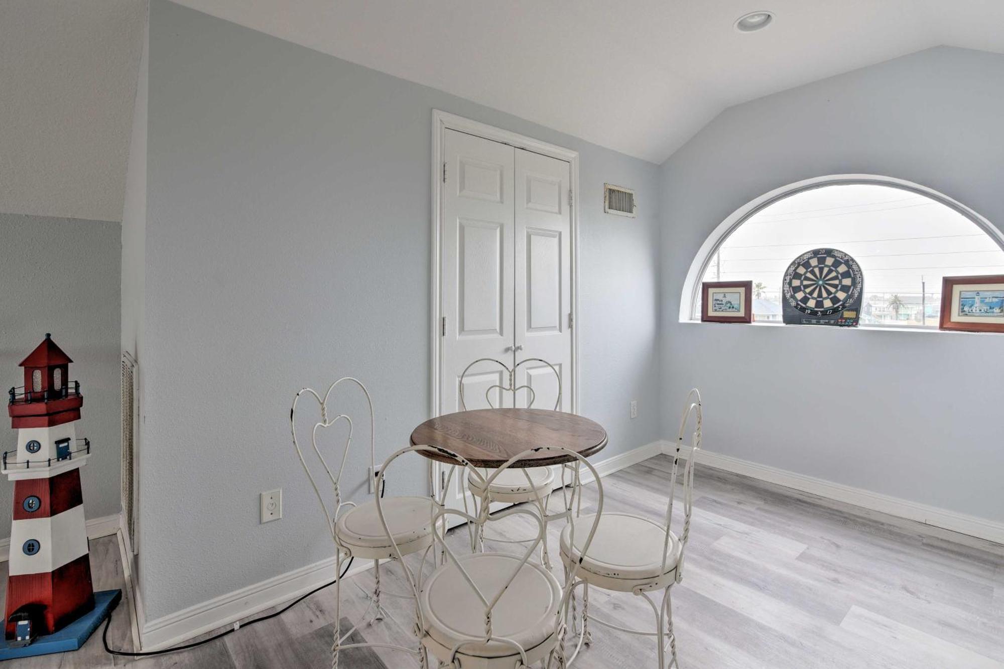Oceanfront Galveston Home - Walk To Beach! Εξωτερικό φωτογραφία