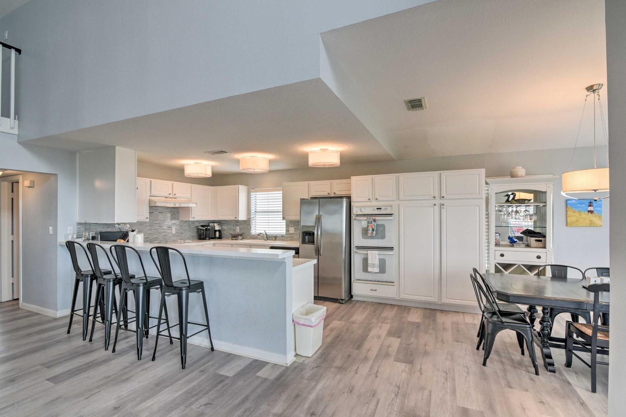 Oceanfront Galveston Home - Walk To Beach! Εξωτερικό φωτογραφία