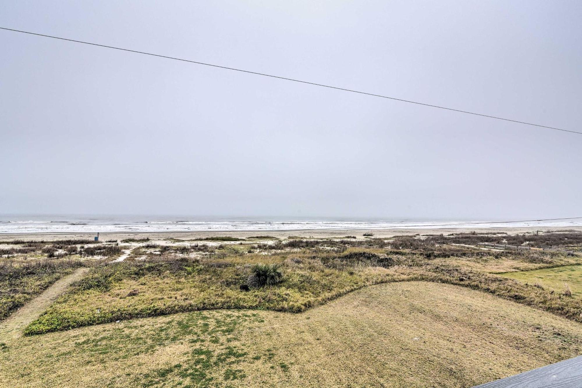 Oceanfront Galveston Home - Walk To Beach! Εξωτερικό φωτογραφία