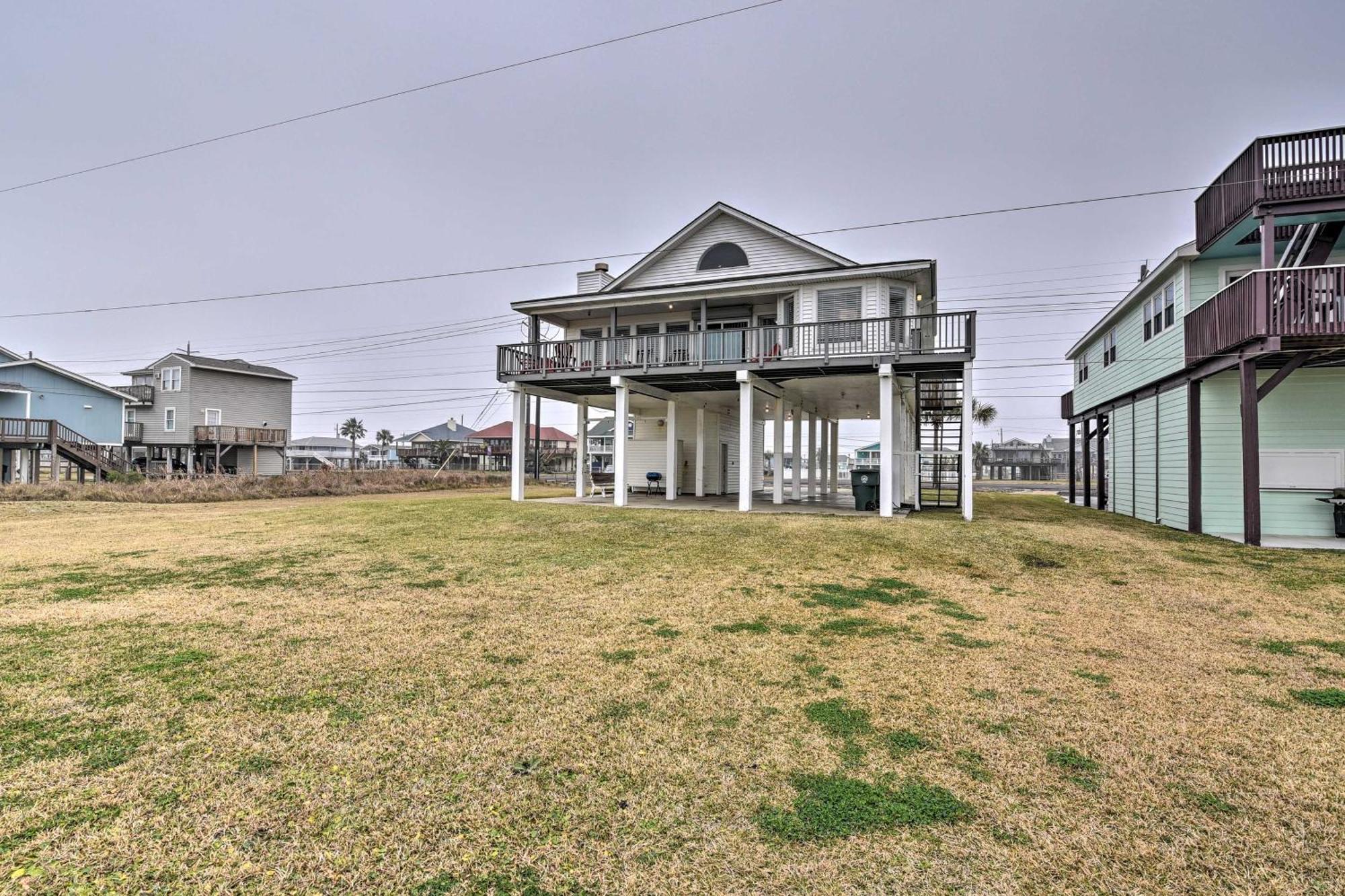 Oceanfront Galveston Home - Walk To Beach! Εξωτερικό φωτογραφία