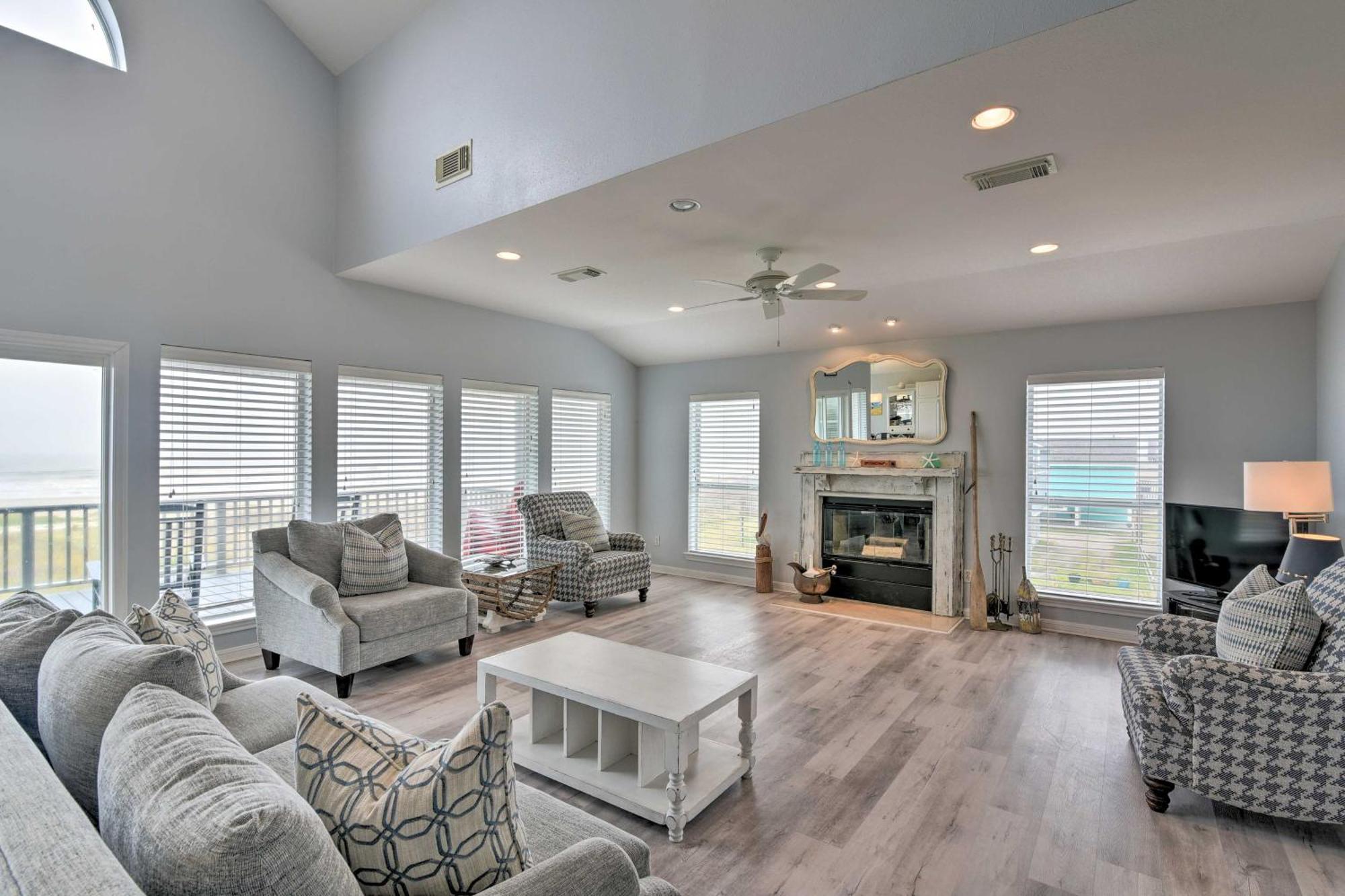 Oceanfront Galveston Home - Walk To Beach! Εξωτερικό φωτογραφία